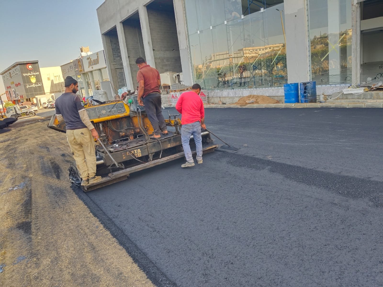 سفلتة المواقف
